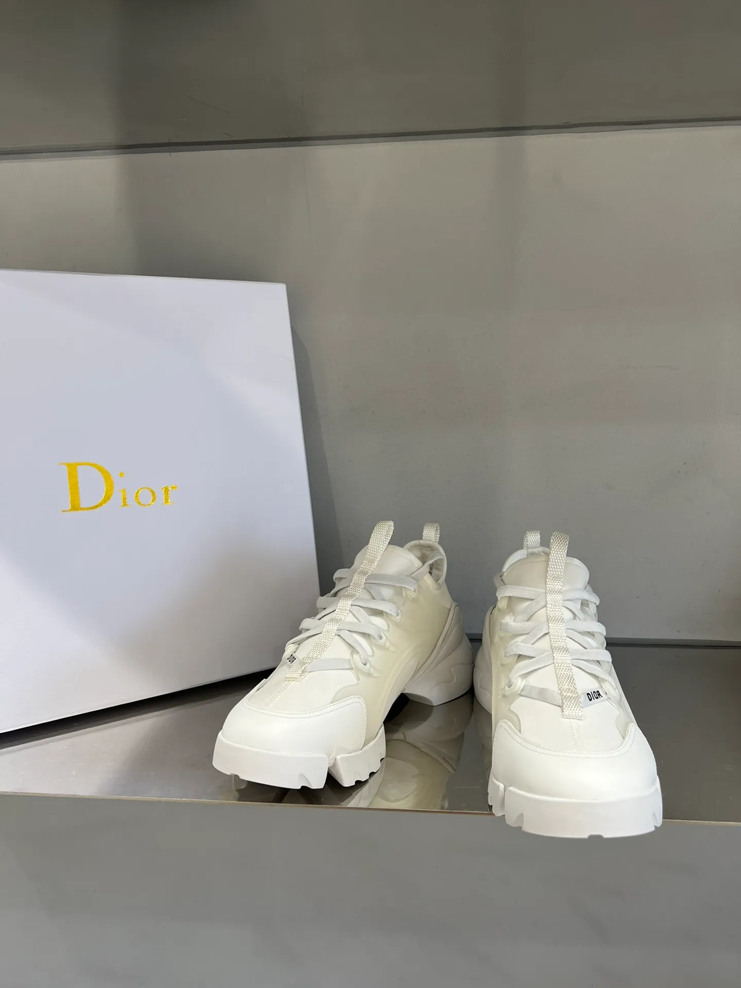 👟👟Ex-factory price 460👟👟 Dior dad shoes 🤓Super flattering footwear! High-density original jacquard ➕T👟👟Ex-factory price U original outsole! Sisters with wide feet must not have any misunderstandings about him! Even chubby feet like mine look slender when wearing them! Size: 35～40 (40 is custom-made and non-returnable) All sizes and colors are available in stock
